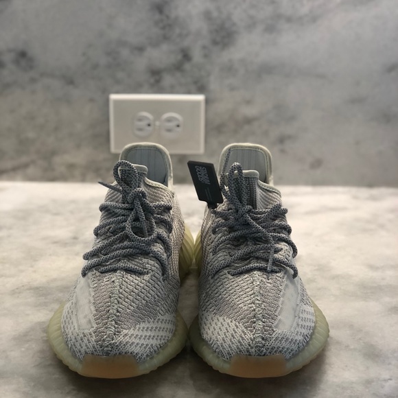 Men’s Adidas Yeezy Boost 350 V2 Size 12 (FX4348) - Picture 3 of 8